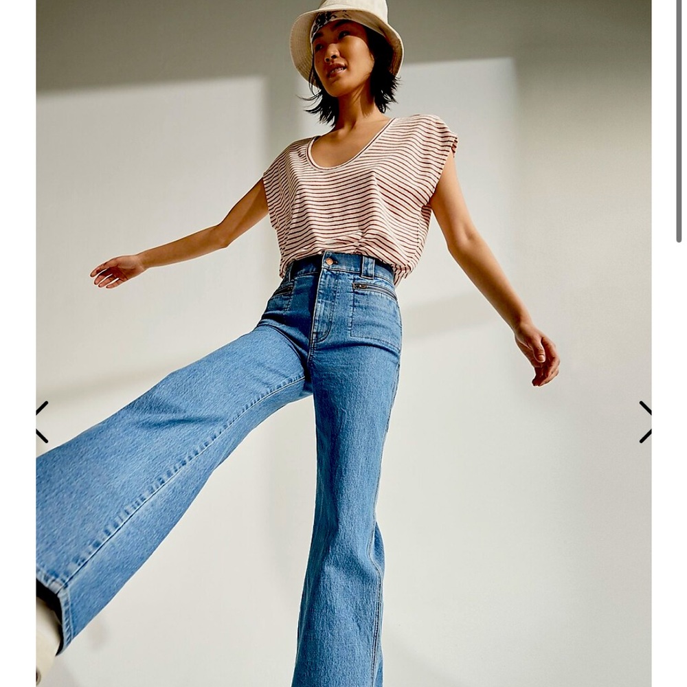 COPY - NWT Madewell 11” High Rise Flare Jeans in Easley Wash size 26, 29”  inse…